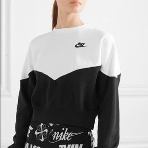 Nike Heritage Crop Crewneck Sweatshirt